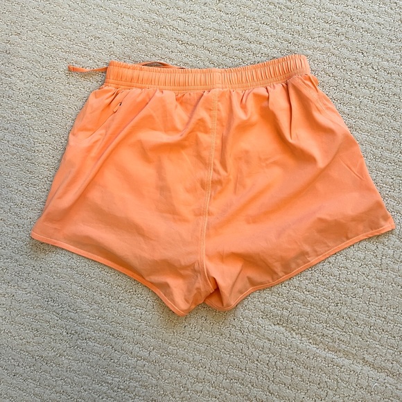 Alo Yoga Ivy League Dolphin Shorts - Picture 2 of 6